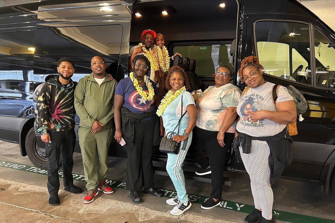 Honolulu Airport/Cruise Port Group Private Transfer — Executive Van (1–12 Passengers) 檀香山機場/郵輪碼頭 尊榮包車接送 — 豪華團體專車(1–12人)$105